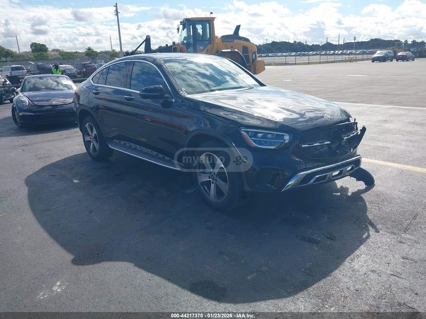 Mercedes-Benz GLC 300 Coupe 2023 — миниатюра 1