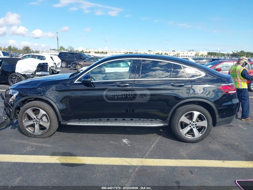 Mercedes-Benz GLC 300 Coupe 2023 — миниатюра 13