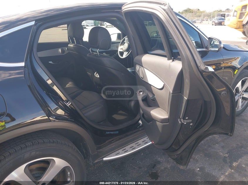 Mercedes-Benz GLC 300 Coupe 2023 — миниатюра 8