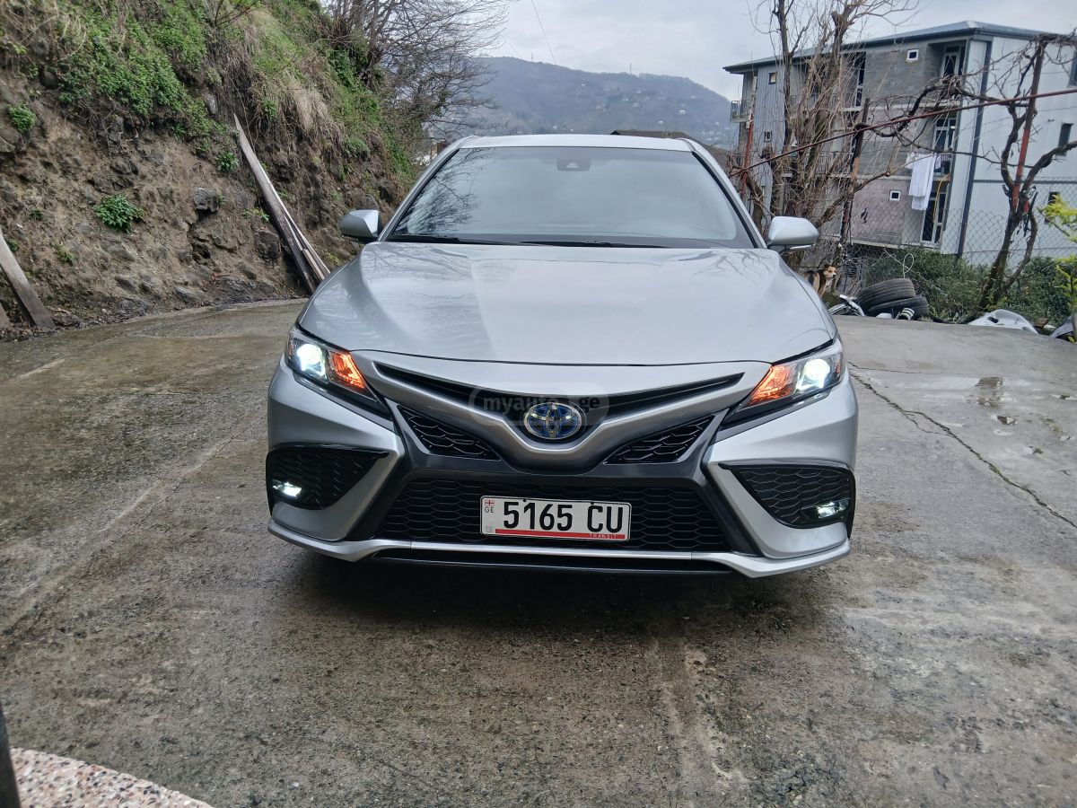 Toyota Camry - фото 1