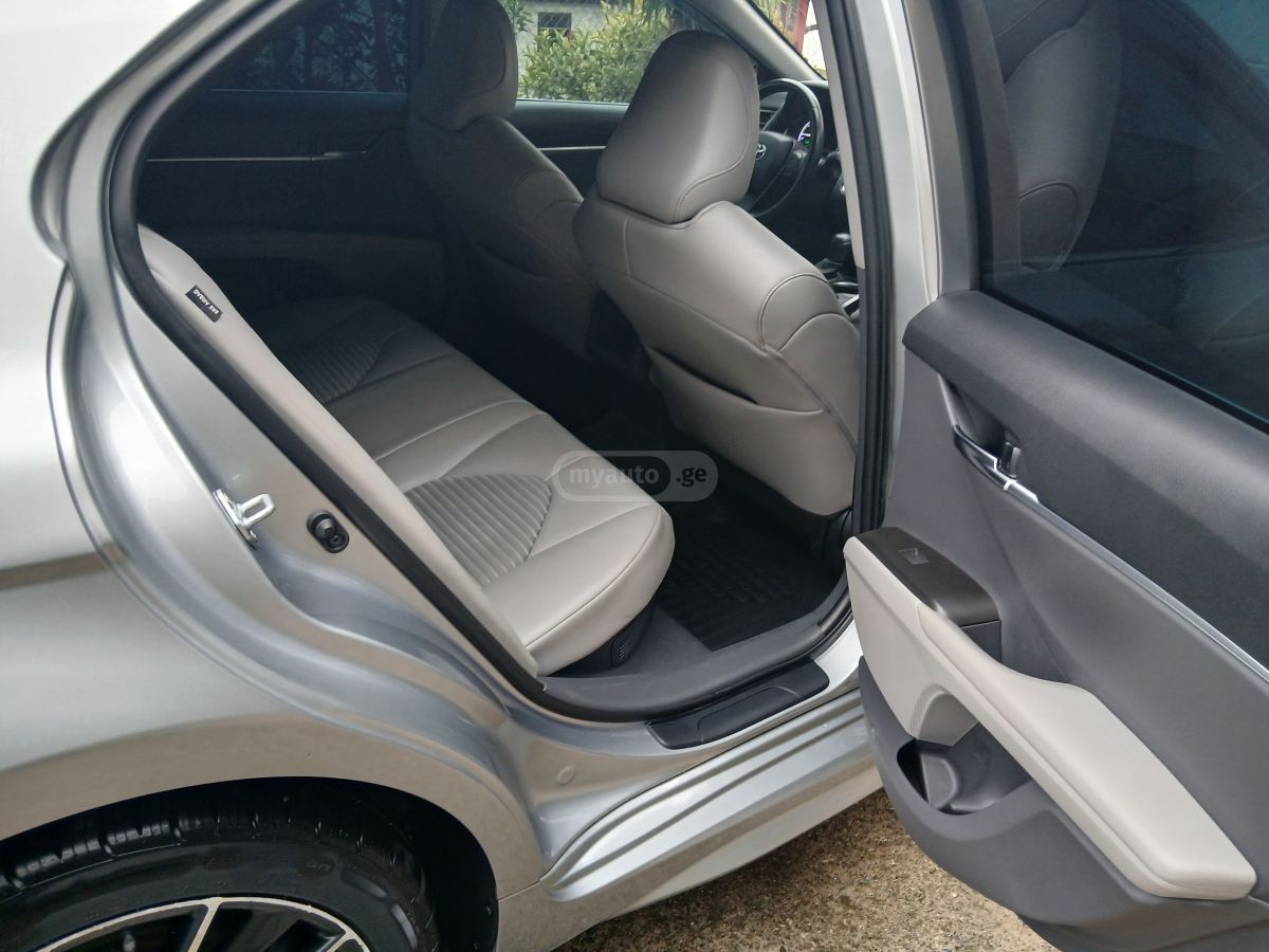 Toyota Camry - фото 10