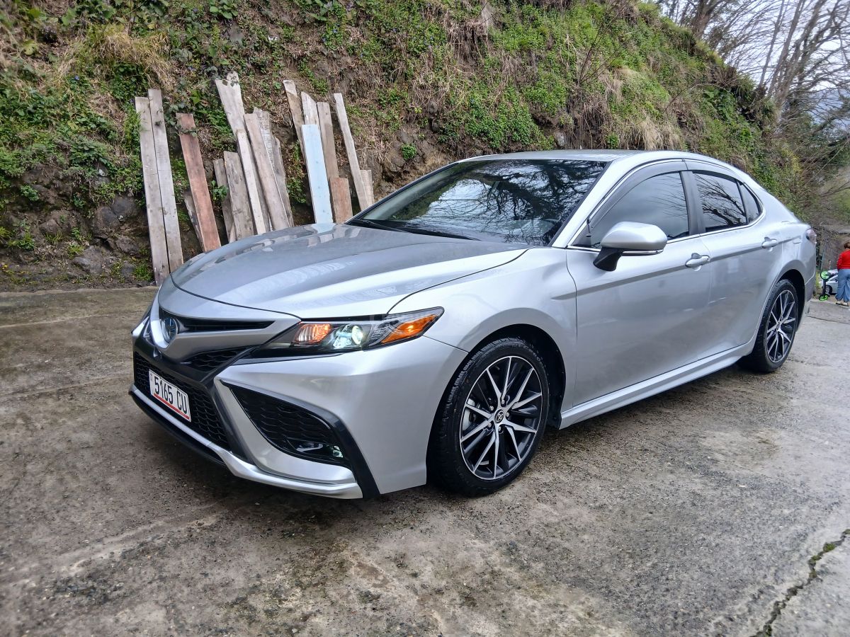 Toyota Camry - фото 2