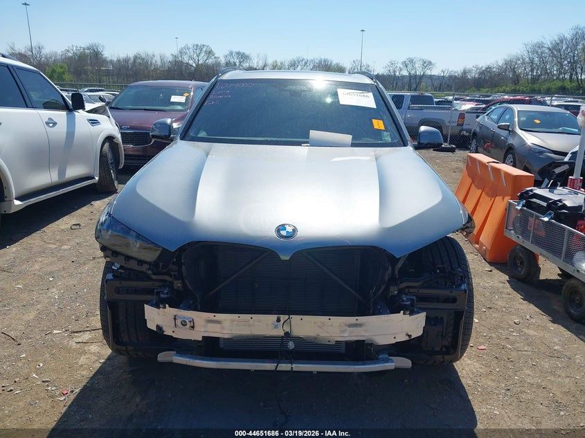 BMW X5 - фото 12