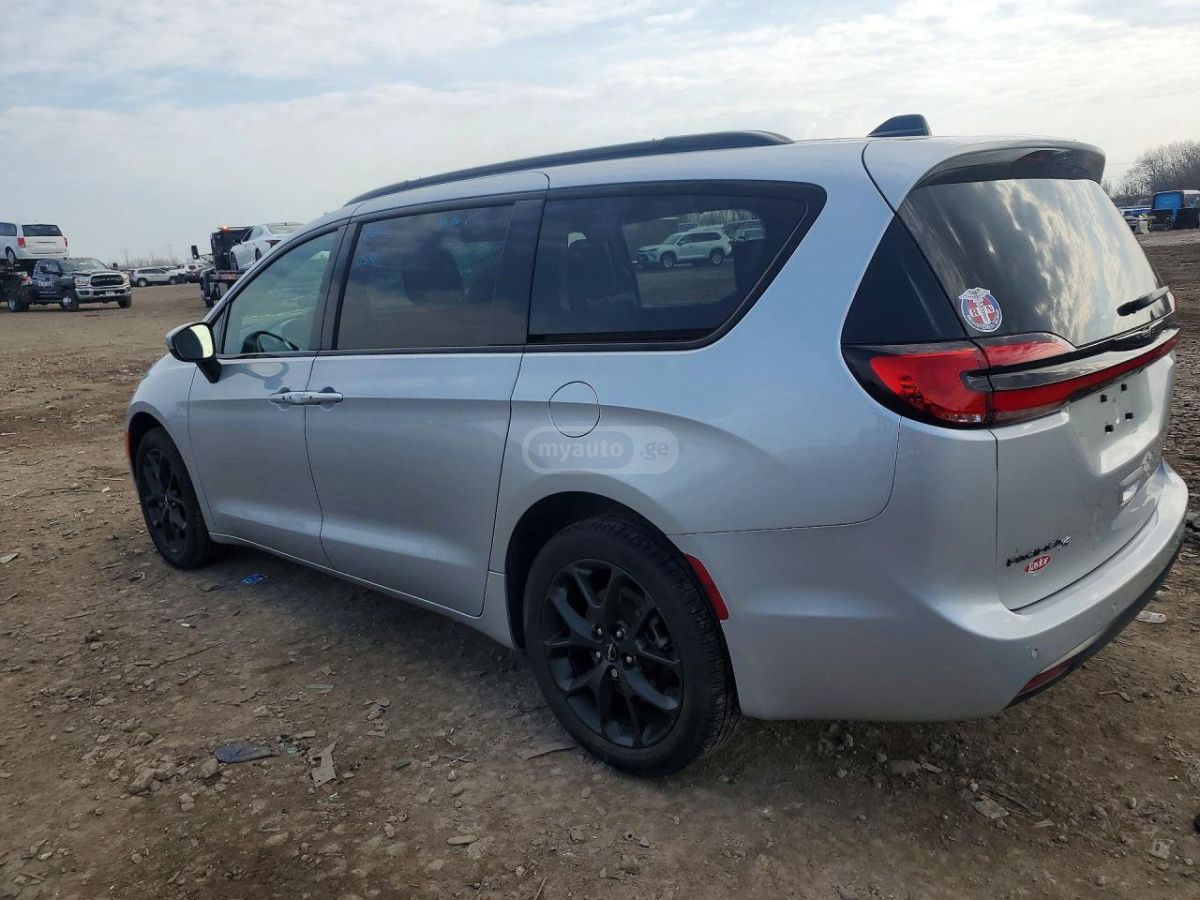 Chrysler Pacifica 2023 — миниатюра 2