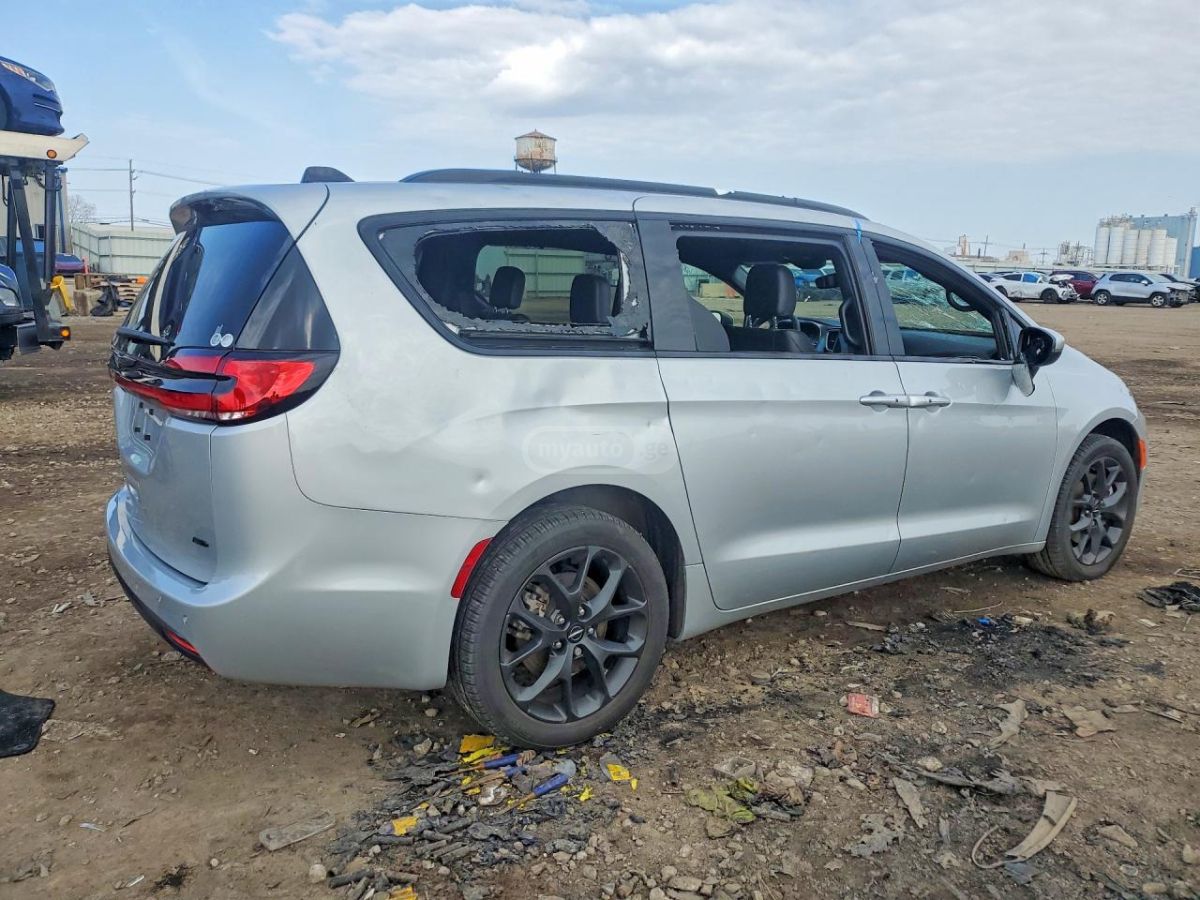 Chrysler Pacifica 2023 — миниатюра 3