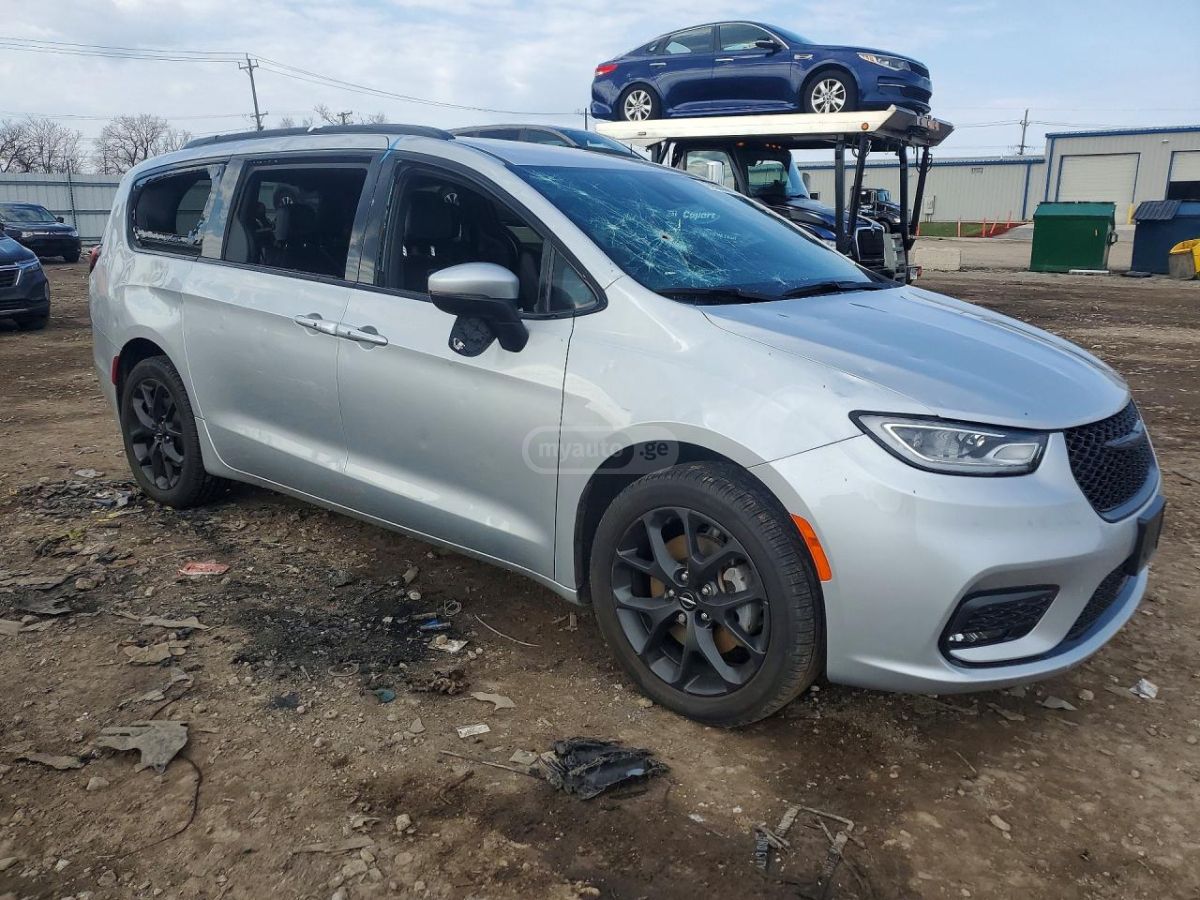 Chrysler Pacifica 2023 — миниатюра 4