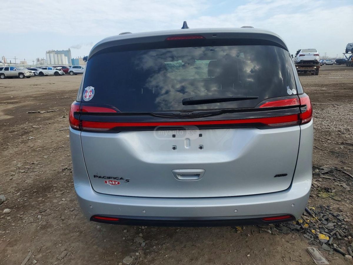 Chrysler Pacifica 2023 — миниатюра 6