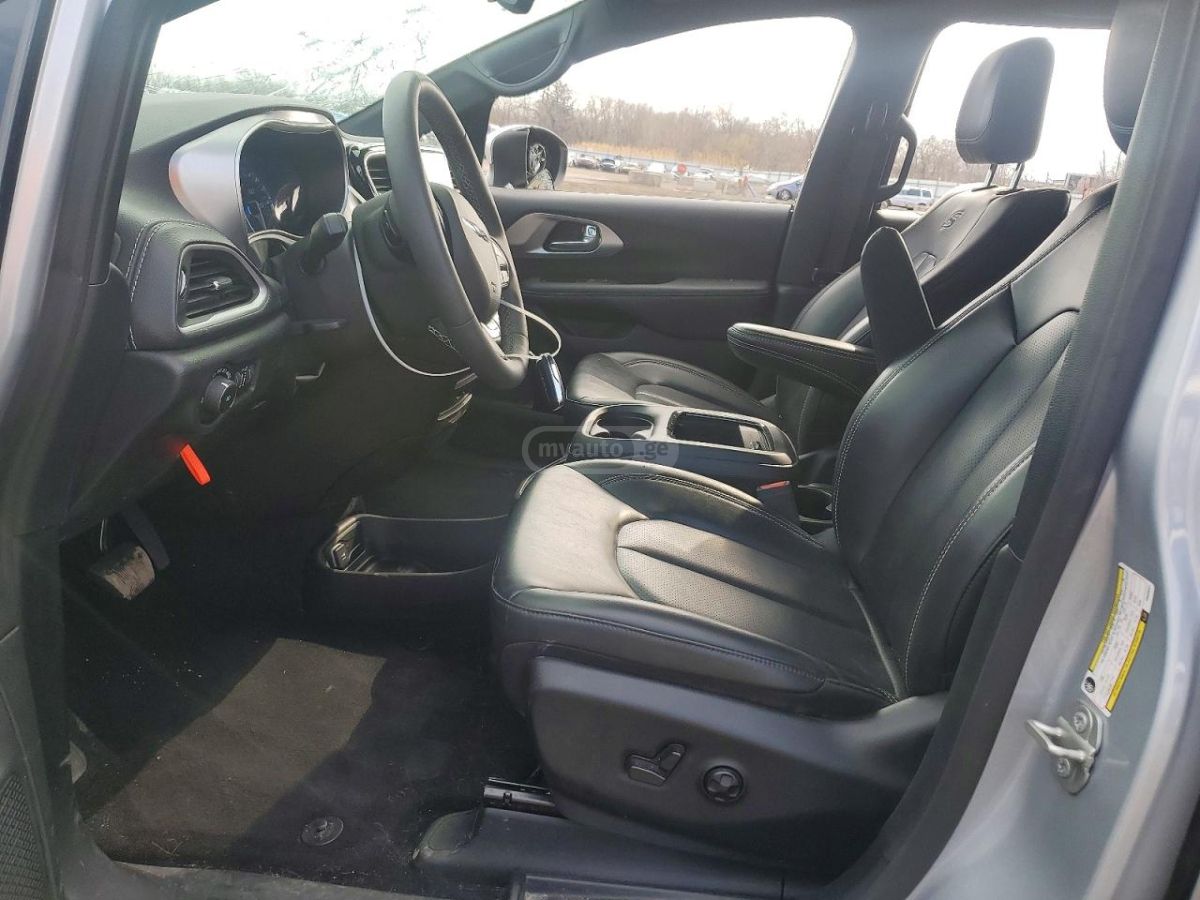 Chrysler Pacifica 2023 — миниатюра 7