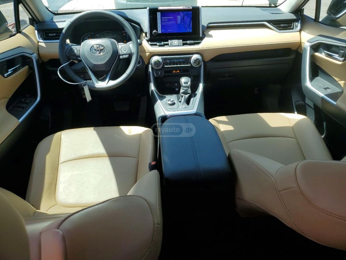 Toyota Rav 4 - фото 7