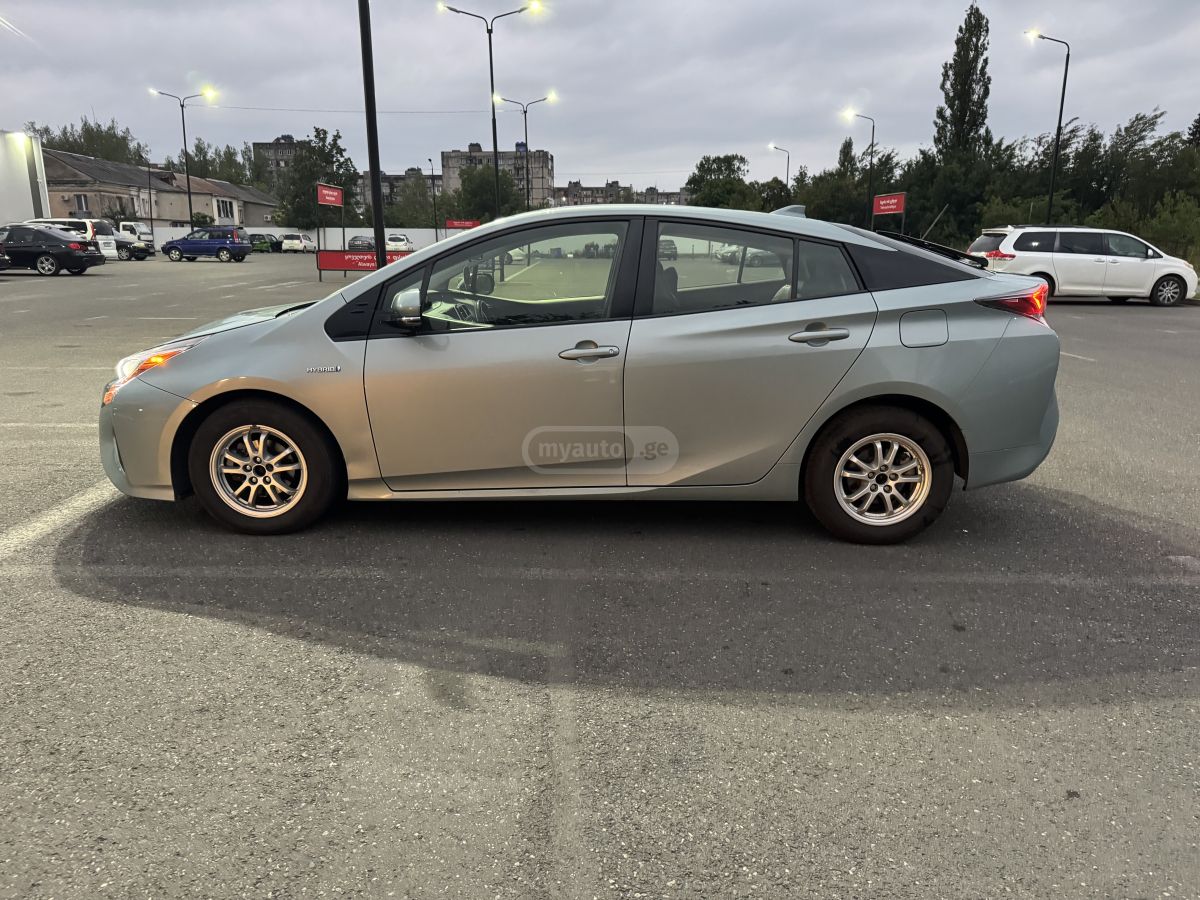 Toyota Prius - фото 2