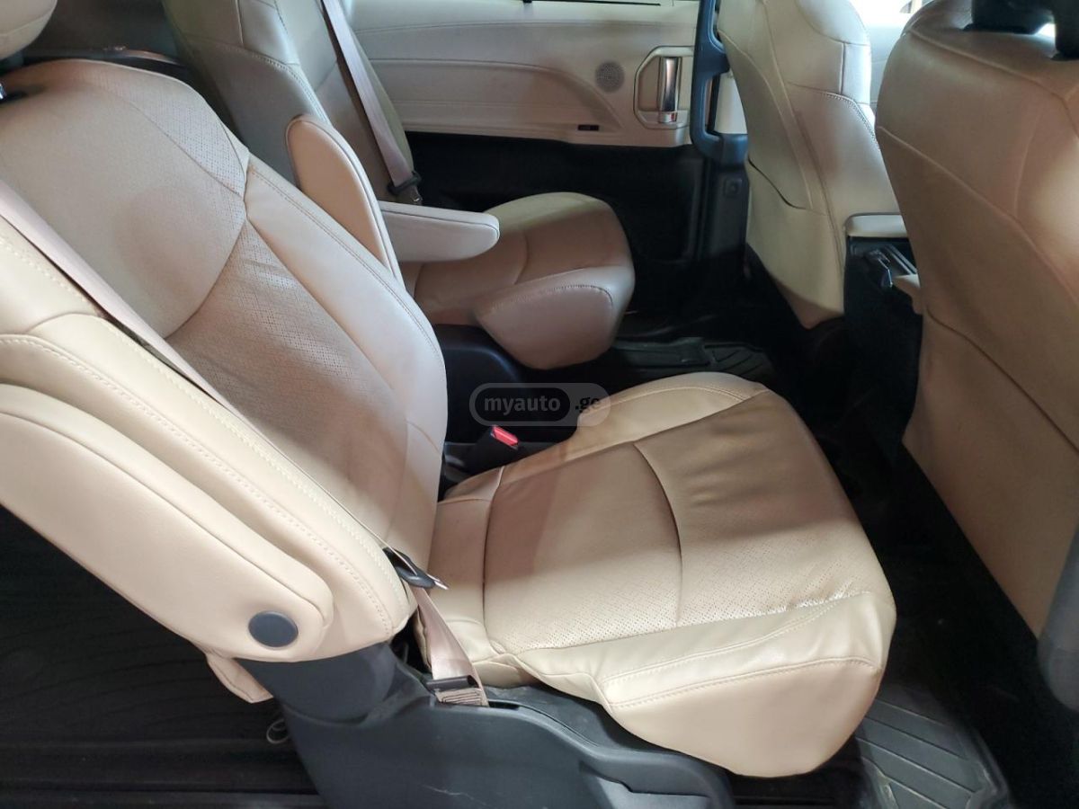 Toyota Sienna - фото 10