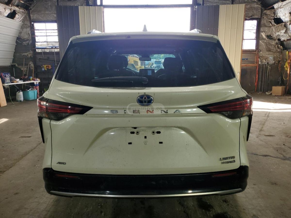 Toyota Sienna - фото 6