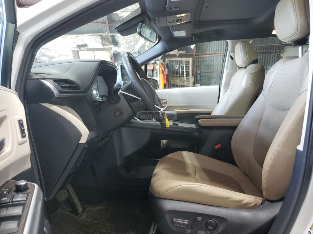 Toyota Sienna - фото 7