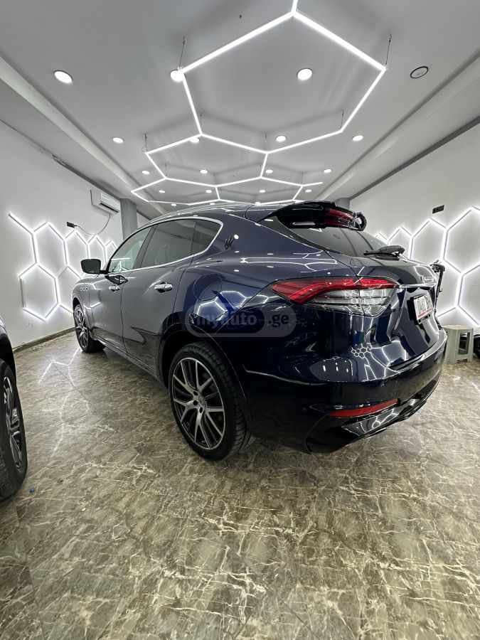 Maserati Levante - фото 8