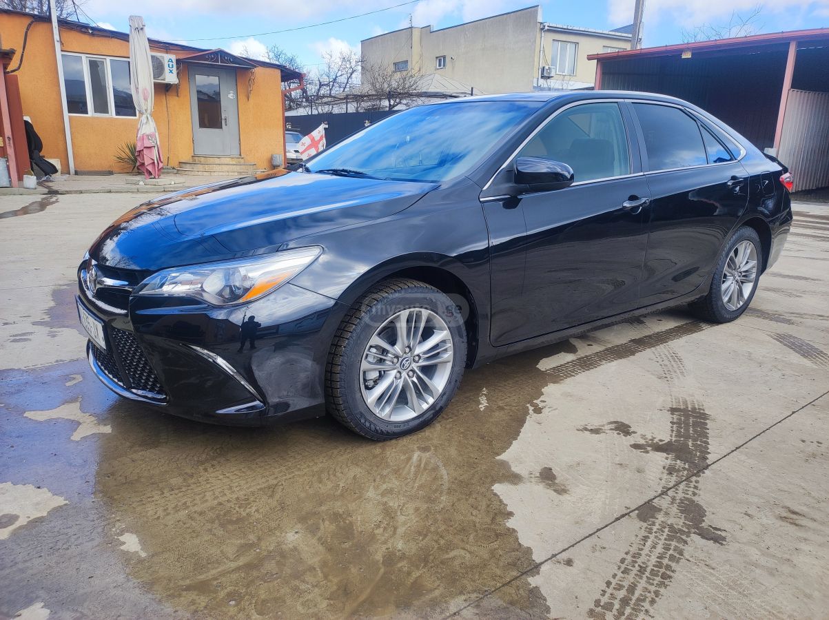 Toyota Camry - фото 2