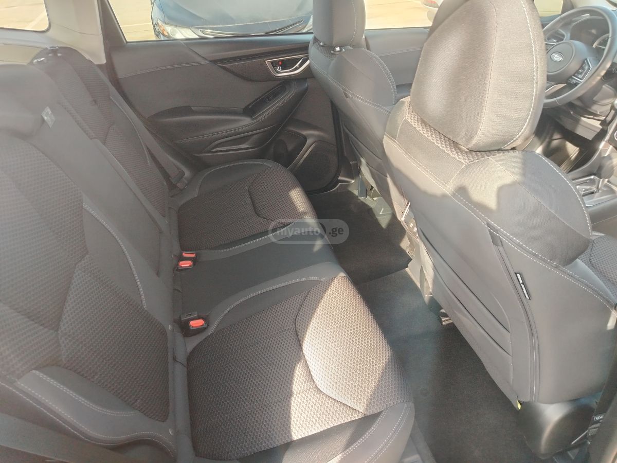 Subaru Premium 4dr All-Wheel Drive CV — миниатюра 11