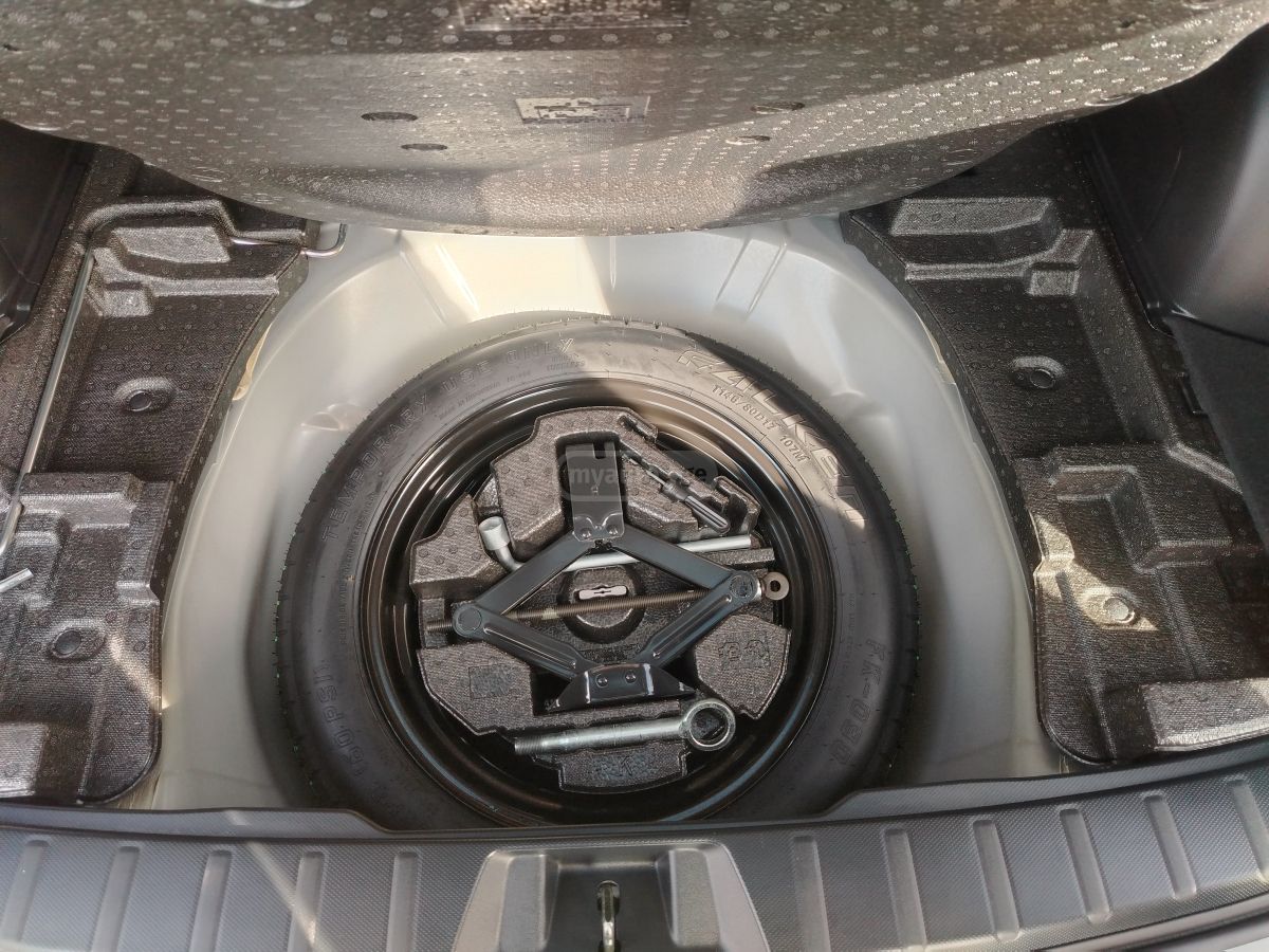 Subaru Premium 4dr All-Wheel Drive CV — миниатюра 13