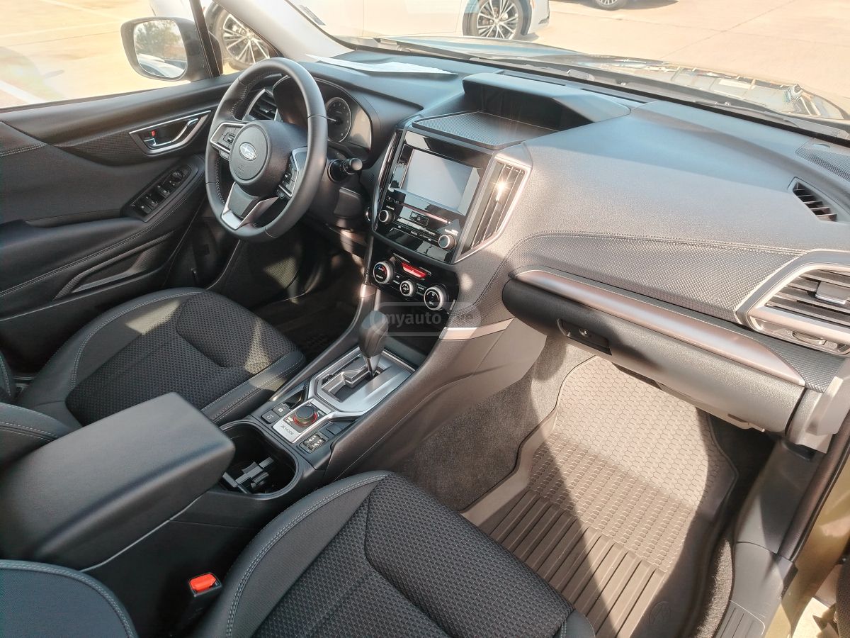 Subaru Premium 4dr All-Wheel Drive CV — миниатюра 8