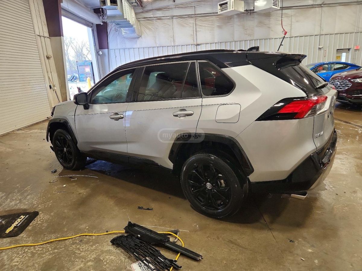 Toyota RAV 4 - фото 2