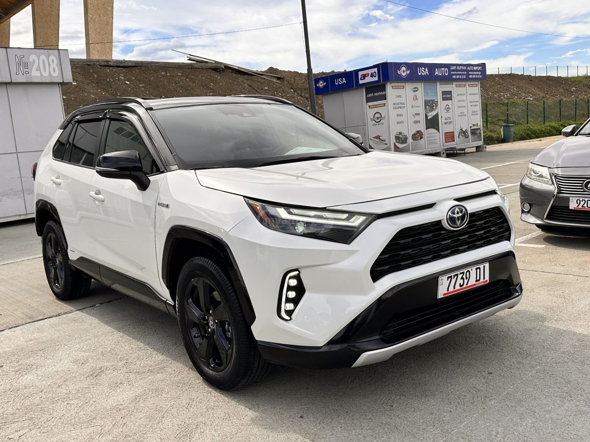 Toyota RAV 4 - фото 1