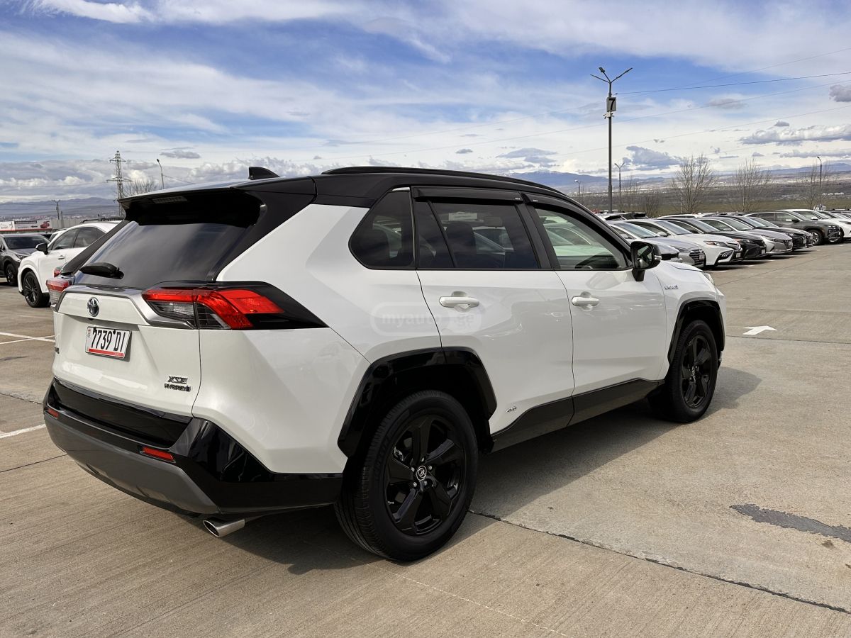 Toyota RAV 4 - фото 4