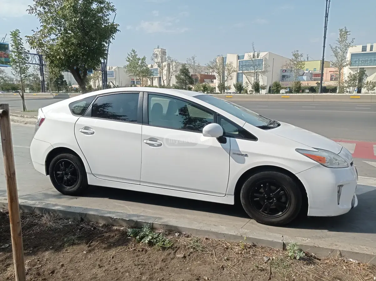 Toyota Prius, 2014 — фото 1