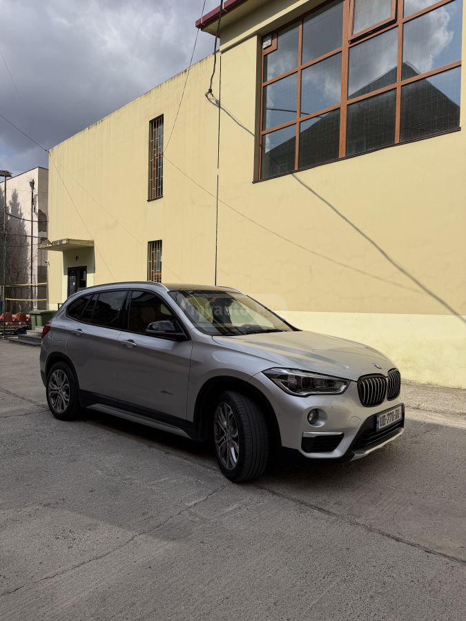 BMW X1 - фото 1