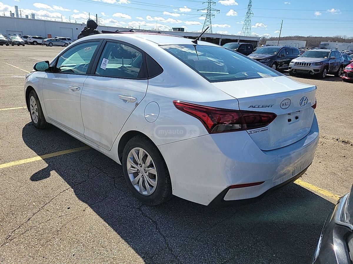 Hyundai SE 4dr Sedan CVT — миниатюра 3