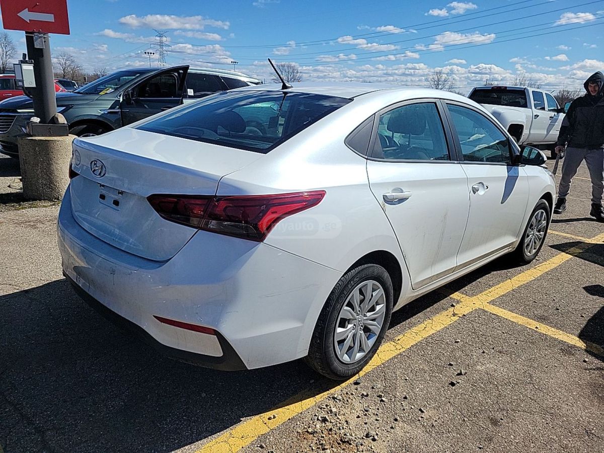 Hyundai SE 4dr Sedan CVT — миниатюра 4