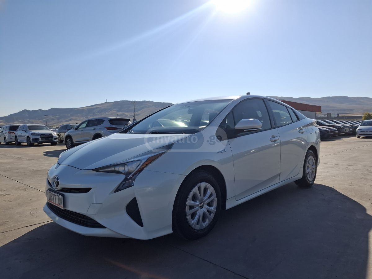 Toyota Prius - фото 1