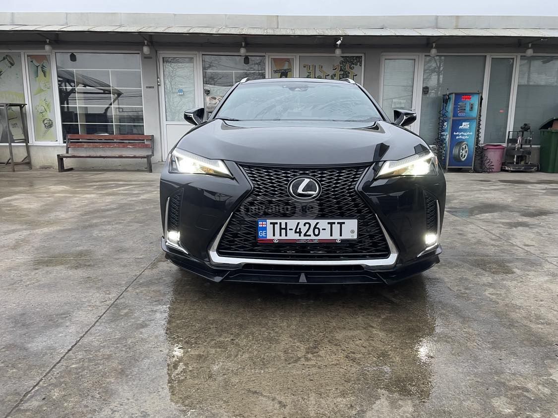 Lexus UX 200 - фото 1