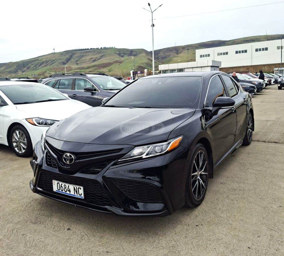 Toyota Camry - фото 2