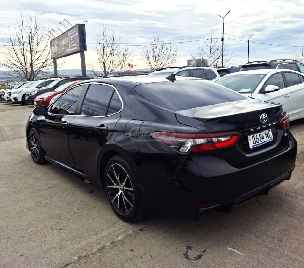Toyota Camry - фото 3