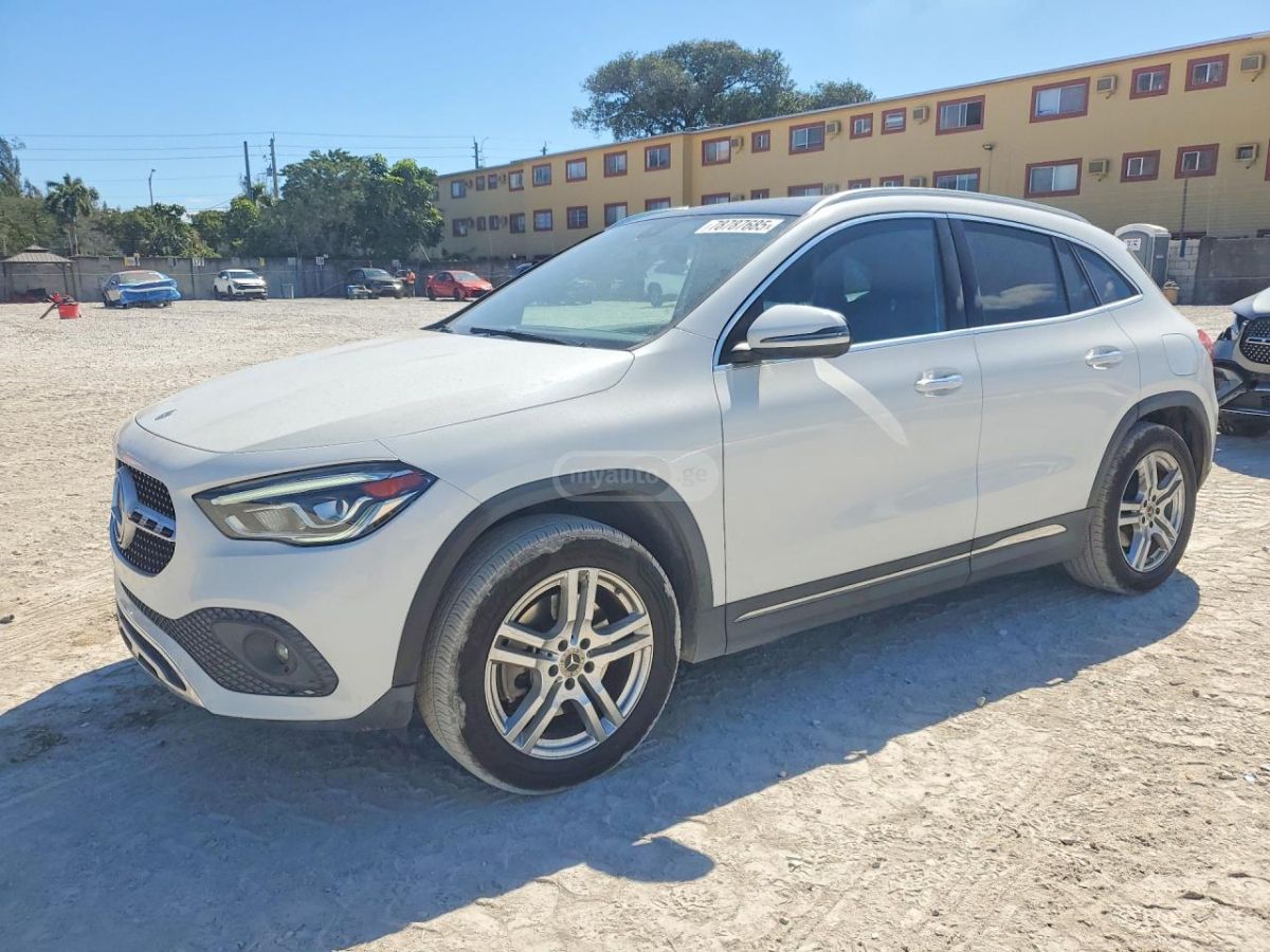 Mercedes-Benz GLA 250 - фото 1