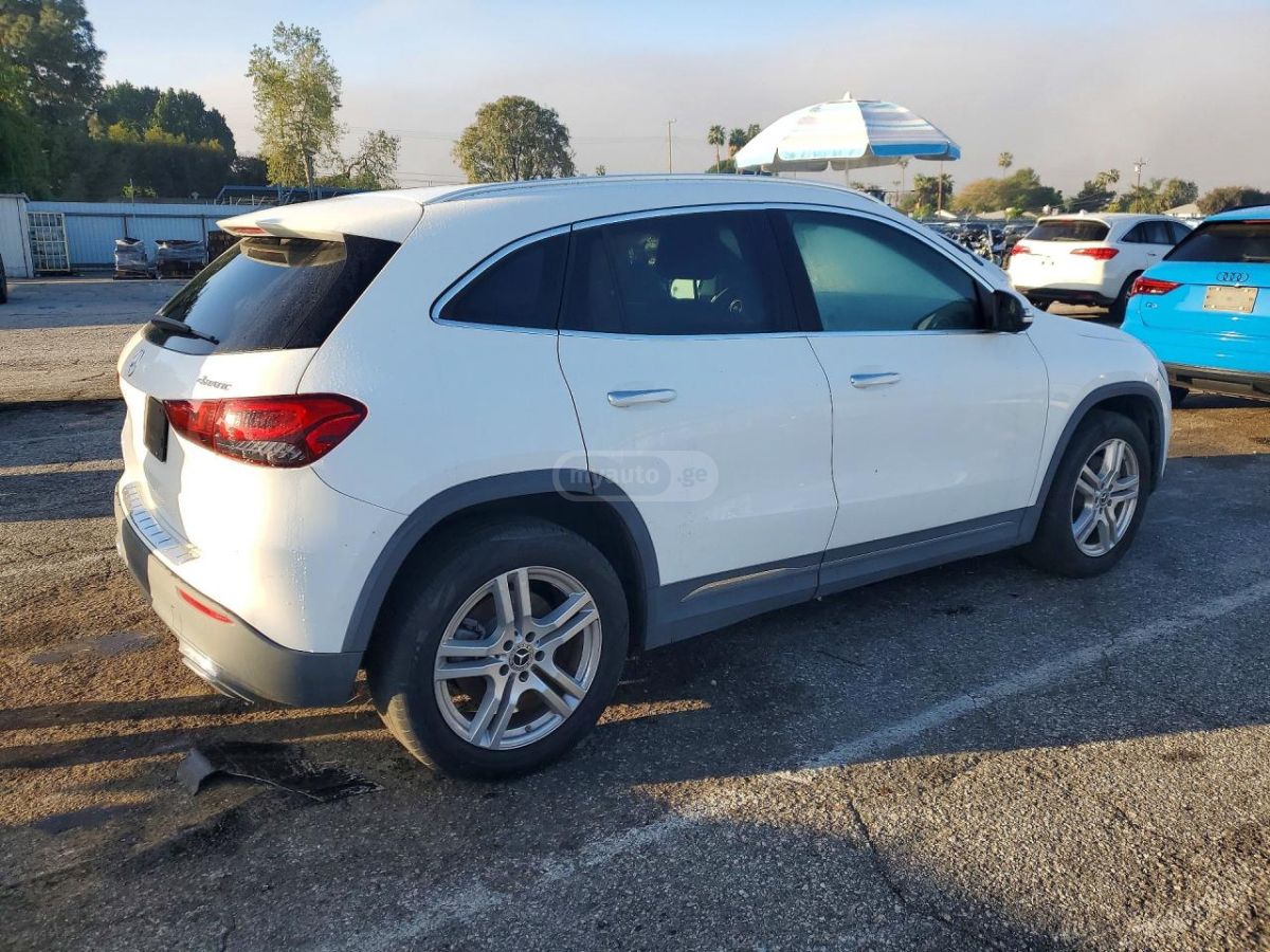 Mercedes-Benz GLA 250 - фото 3