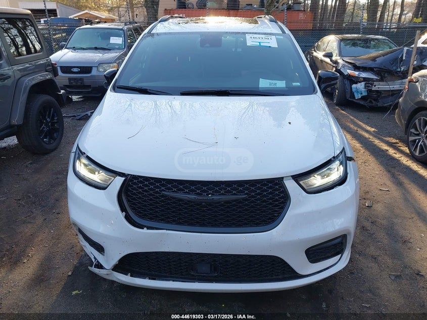 Chrysler Pacifica 2025 — миниатюра 12