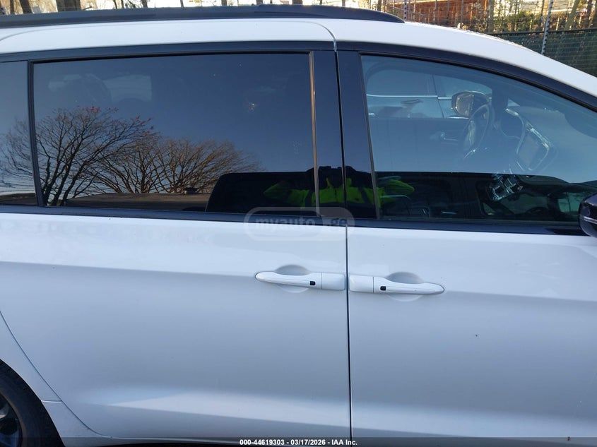 Chrysler Pacifica 2025 — миниатюра 13