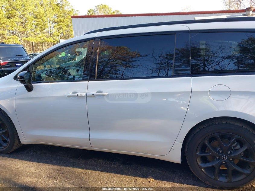 Chrysler Pacifica 2025 — миниатюра 14