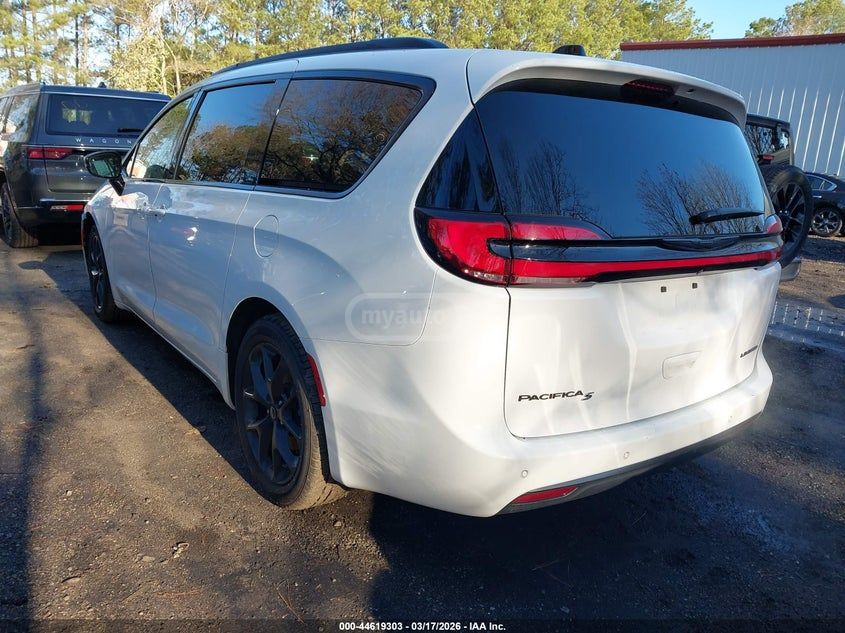 Chrysler Pacifica 2025 — миниатюра 3