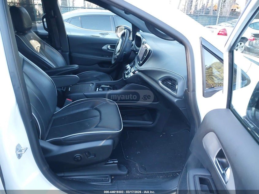 Chrysler Pacifica 2025 — миниатюра 5