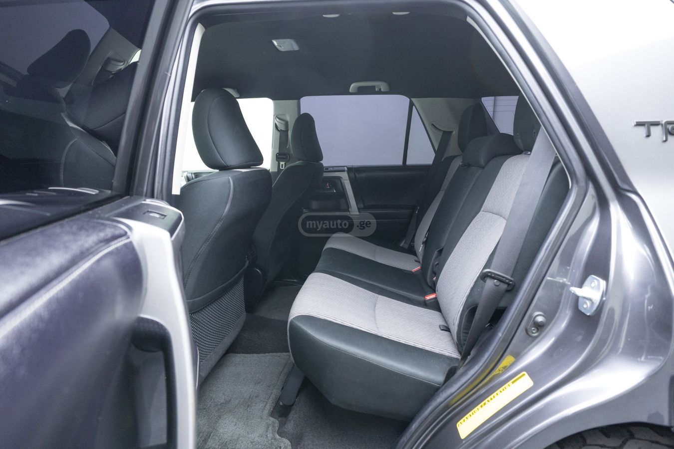 Toyota 4 Runner - фото 7