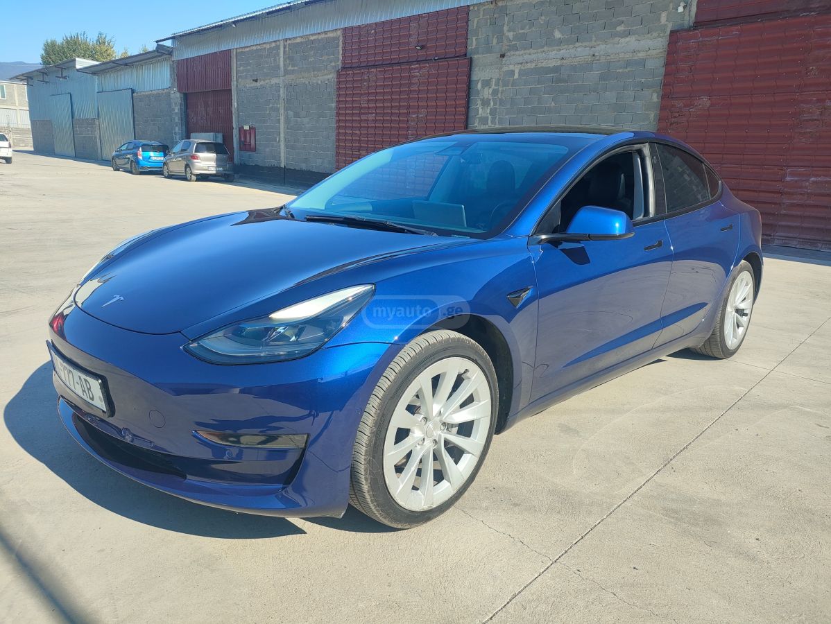 Tesla Model 3 - фото 1