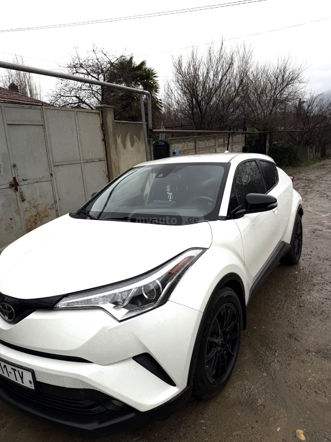 Toyota CHR - фото 1