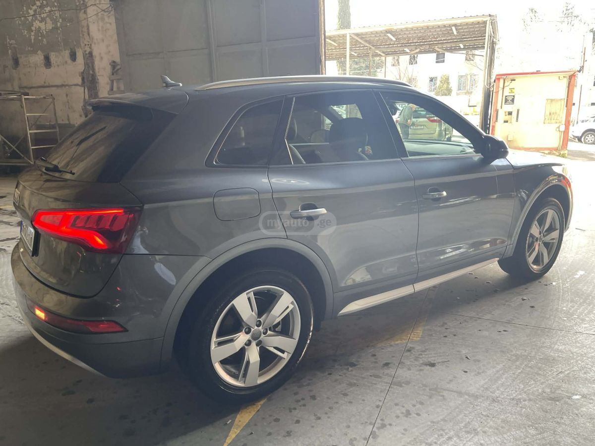 Audi Q5 - фото 1