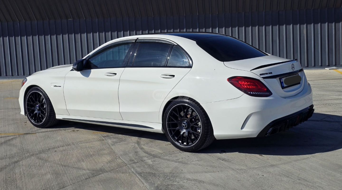 Mercedes-Benz C 63 AMG - фото 3