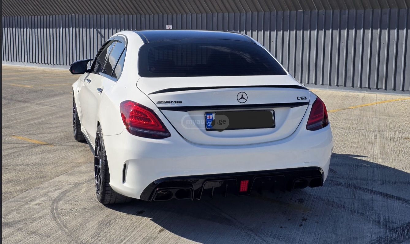 Mercedes-Benz C 63 AMG - фото 4