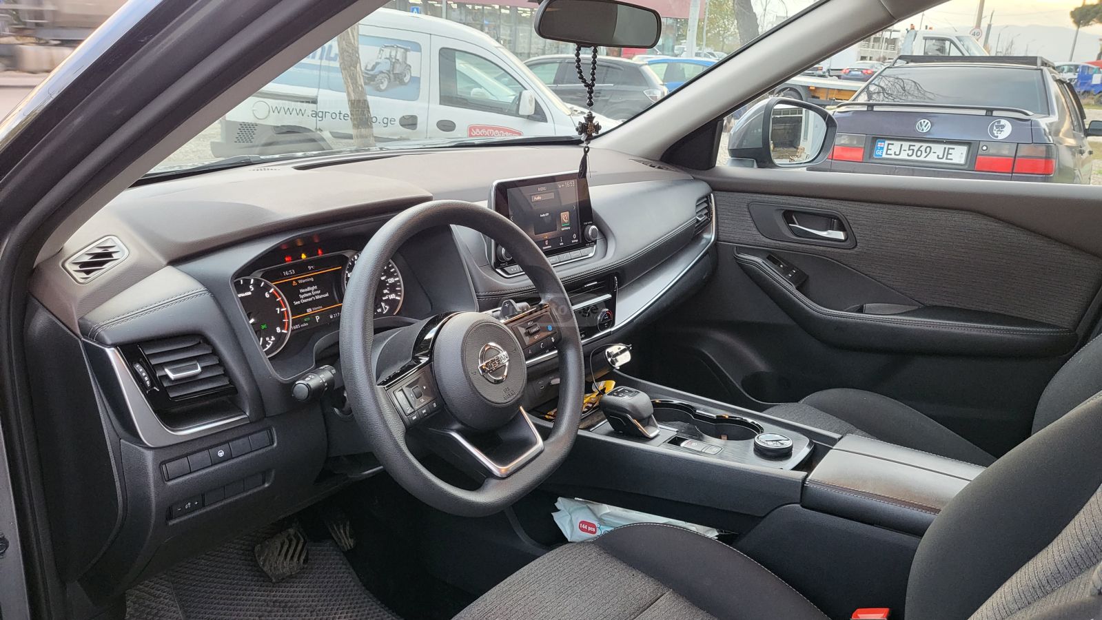 Nissan Rogue - фото 1