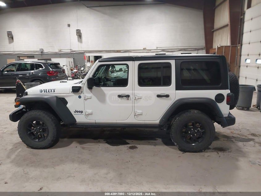 Jeep Wrangler - фото 14