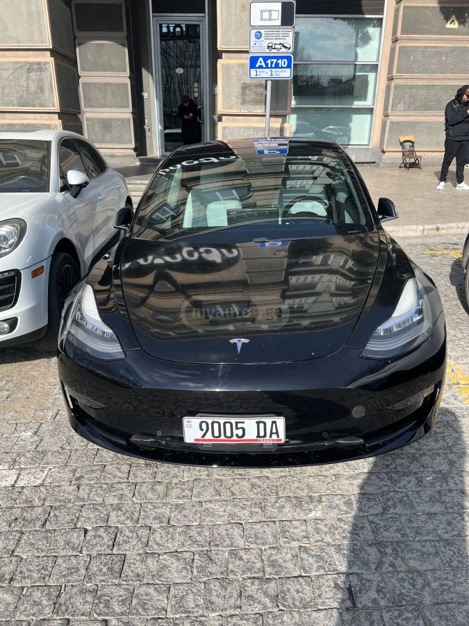 Tesla Model 3 - фото 1