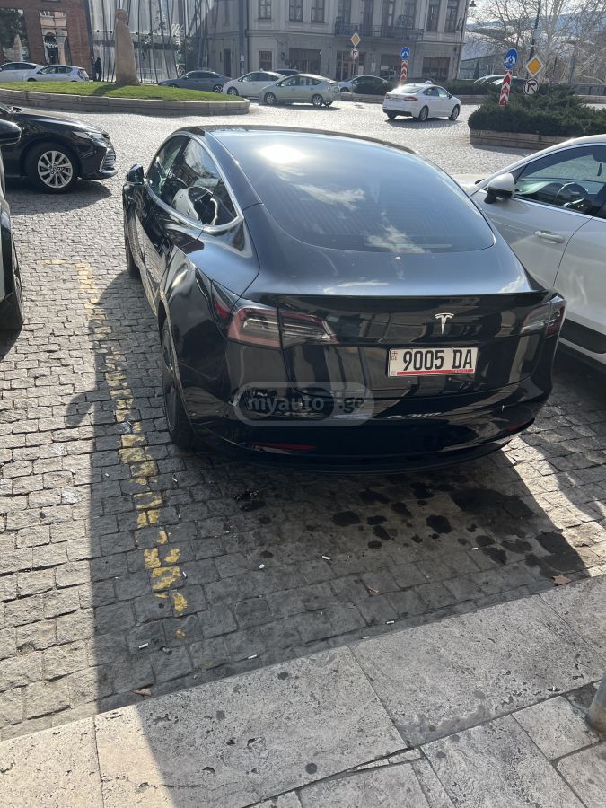 Tesla Model 3 - фото 2